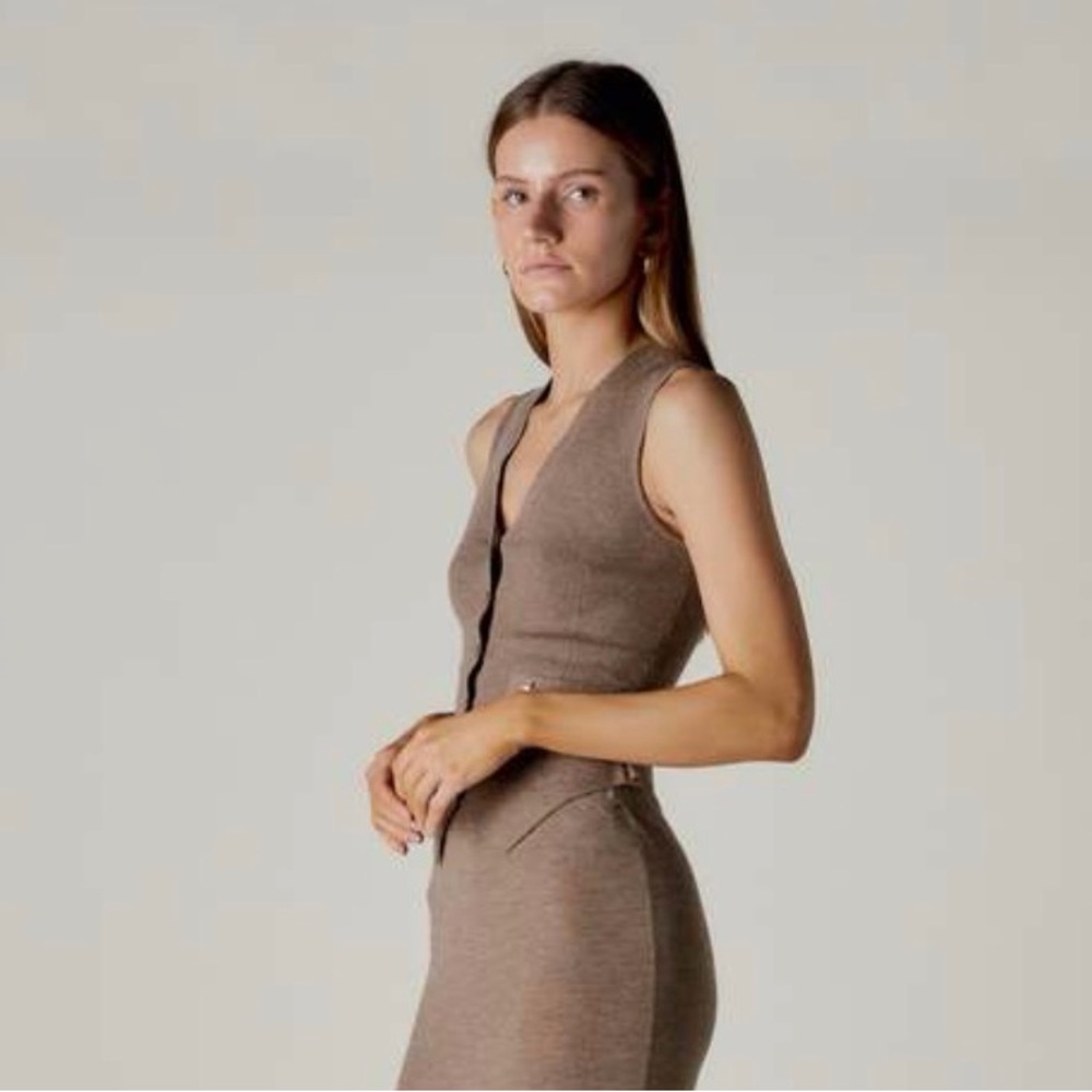 Eterne Cashmere Vest - Picture 3 of 8